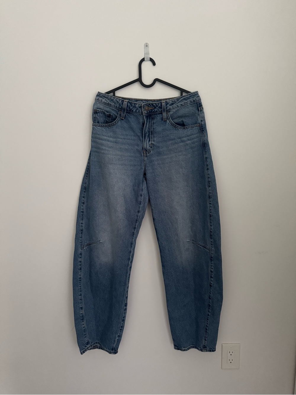 Levi's High-Rise barrel leg Blue Jeans